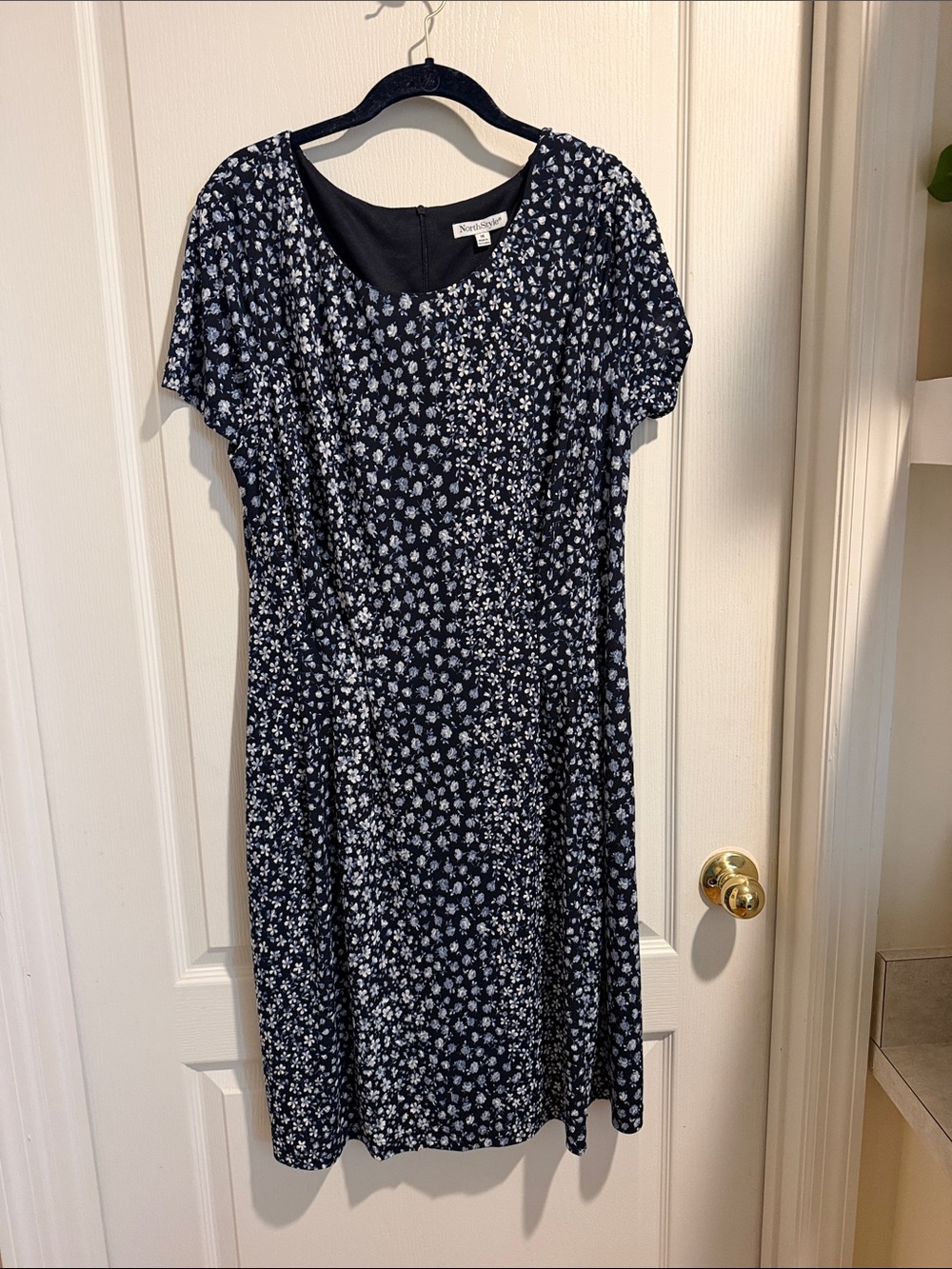 NorthStyle Navy and White Floral Midi Dress